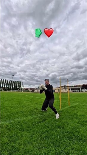 100 % plaisir de gardien 🧤🔥 #gardiendebut #goalkeeper #shorts