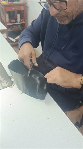 Hand Finishing Leather Uppers – Shoemaking Precision | Artisanal Craft #shorts