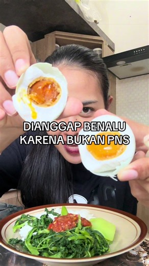 Justru kalau ada yang memuji pekerjaanku, aku selalu jawab “ah biasa aja”, “ah semua pekerjaan sama-sama bagus kok”