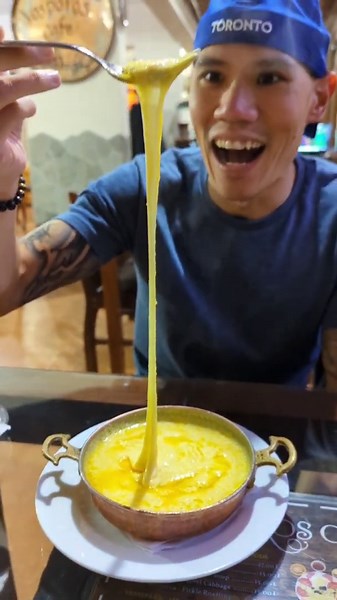 The beautiful cheese stretch that delivered the ultimate reaction shot