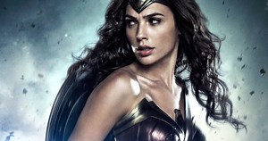 Wonder Woman flies in new Batman v Superman footage