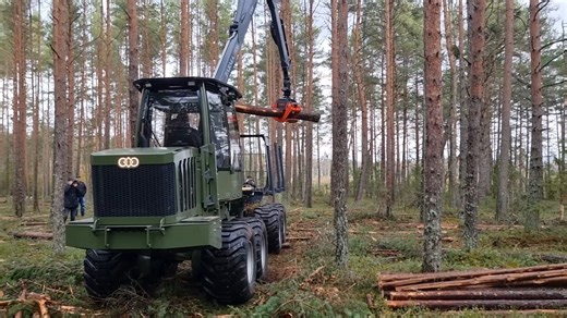 This is Farma's new LF8 forwarder in action for the first time this week - and we absolutely love it 😍 | Forestry Journal