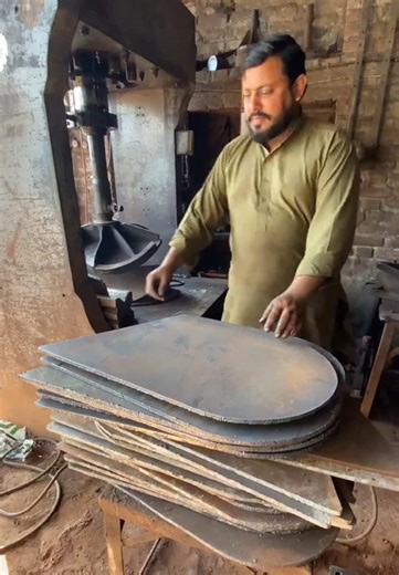 Hydraulic Press Wing Bending in Agricultural Machinery