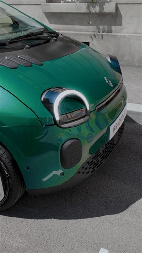 uvek srećan kad te vidi 🐸 #Renault #Twingo #ETech #electric. ukupne dužine 3,79 m, sa točkovima od 18" i polukružnim svetlima za uvek razigran izgled. unutra, prostrana i svestrana kabina koja razmišlja veliko, sa prtljažnikom do 360 litara. istraži novi Renault Twingo E-Tech Electric: bit.ly/twingo_e_tech_electric | Renault