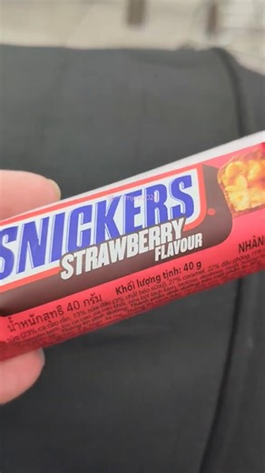 SNICKERS STRAWBERRY #snickers #chocolate #sweet #shorts #youtubeshorts #shortvideo #short #ytshorts