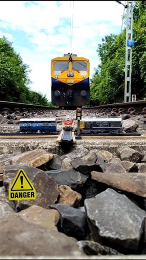 Train vs Miniature Train – Extreme Railway Diorama Danger Scene