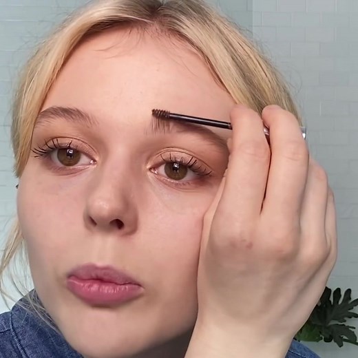 Emily Alyn Lind's Makeup Tutorial