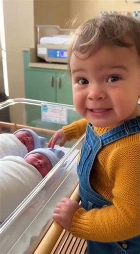Did the Hospital Make a Copy?! 😳 Toddler Shocked by Twin Babies!#ToddlerReaction #TwinBabies