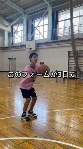 Masa バスケ初心者専門コーチ on Instagram: "初心者の為のワンハンド講座です！ 人数が多いと中々ワンハンドを教えてもらう機会も少ないと聞いたので、私なりの練習方法を載せます！！ ※チームによって、手のひらをつけない、ガイドハンドは真横、ワンモーションのシュート等、色が違うと思いますのであくまで参考にしてください！ 生徒にフィードバックを返すポイントは ・フォーム ・ボールの回転 ・フォロースルー ・ボールのベクトル です！ ご質問あればDMまで！ #バスケ教室tanza #バスケ練習 #バスケスクール #ミニバス"