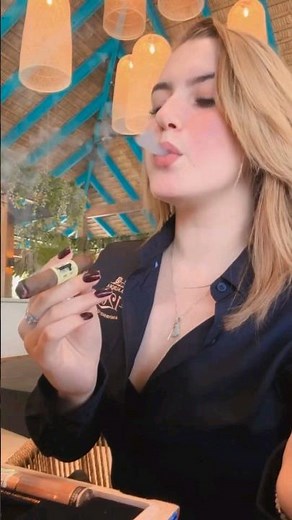 Cigar Woman 👠♀️ 💨💨💨💨
