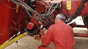 Récolte des céréales : bien régler la moissonneuse-batteuse pour préserver la qualité des grains