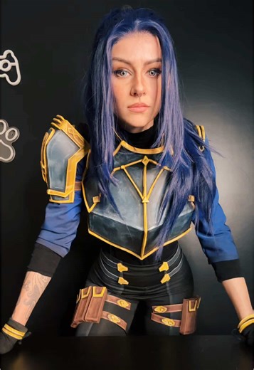 I have so many videos of this cosplay, but only the first painting! Did you know I changed the role painting for Gamescom? Yep, I’m that crazy 🫠 Caitlyn Kiramman, from Arcane Ponytail Cait is my favorite 🫦