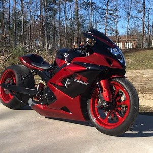 2.6M views · 135K reactions | #suzuki #gsxr1000 #garwoodcustomcycles #candscustom #avontires #kandy #houseofkolor #airfxusa #airfx #rccomponents #gsxr #lowered #slammed #inthedirt | Garwood Custom Cycles | Facebook