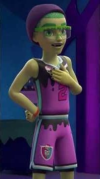 ¿Puede Clawdeen romper la maldición del Casketball? 🏀👻 | Monster High Latino #shorts