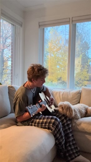 Playing Guitar For My Dog Part 22: No Suprises - Radiohead #foryoupage #fyp #radiohead