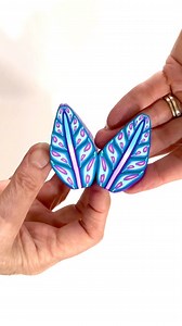 Here's a quick demo showing how I make these leaf canes. It is fast, but shows most of the process. Do you like this one? Do you like colourful leaf canes? #polymerclay #fionaabelsmith #polyoriginals #polymerclaycanes #polymerclayartist #polymercane #creativeartist #newpatterns #patterns #challenge #artistsofinstagram #creatingart #polymerclayfun #artistsoninstagram #oddlysatisfying #leafcane #fimocreations #polymerclaycreations #visualasmr #relaxandcreate #colourful #createart #ombre #polymercl