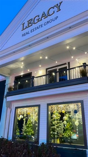 🎉 All the holiday feels are coming to downtown Laconia! Join us for a full day of festive fun as we light up the season together. ✨ Saturday, November 29th 🕘 9:00 AM – Start the day with the Santa Shuffle 5K Run/Walk! Run, walk, dress up, and support a great cause. 🕚 11:00 AM – Food trucks arrive on Canal Street, shops open their doors, and downtown fills with live music and family-friendly activities. 🕛 12:00 PM – Head to the Belknap Mill for CHRISTKINDL MART 2025. Outdoor Vendors: Unique g