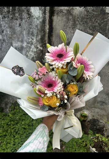 Primeros Ramos mixtos del Año! #lirios #florist #ramosmixtos #guatemala #viralgt