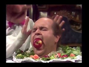 The Muppet Show - 211: Dom DeLuise - Cold Open (1977)