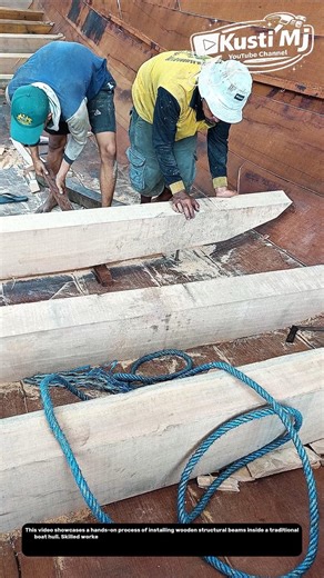 Manual Wooden Boat Frame Installation – Traditional Craftsmanship in Action.