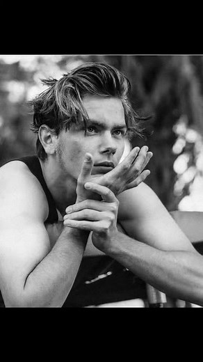 2.9K views · 49 reactions | River Phoenix was an American actor. Despite his relatively short career, many of his peers consider him to be one of the best actors of his generation #riverphoenix | Hollywood Stars and Movies | Facebook