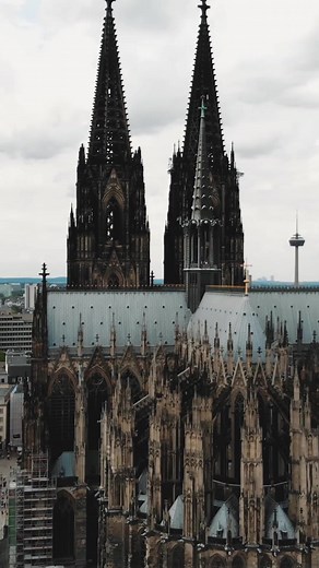 Get ready for the ultimate fitness race! 🔥 HYROX is coming to FIBO from April 13th to 14th in Cologne. 🥳 | FIBO