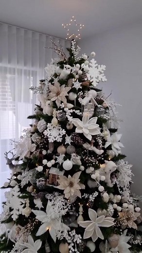 Christmas in the woods 🐺🐿🦌 #fyp #christmasdecor #christmastree #christmastiktok #christmas2021 #christmas #woodlandchristmas