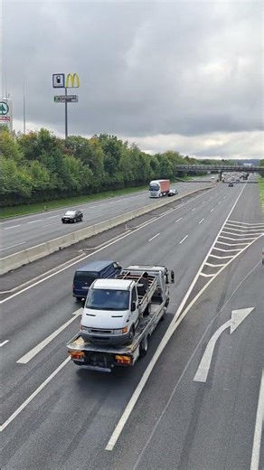 Ist das ein Scania ? Ich erkenne es net #scania