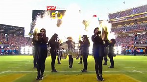 Há uma década, Beyoncé apresentava “Formation” no Halftime Show do Super Bowl 50. Em apenas 1 minuto e meio de apresentação, a cantora entrou para a história com uma performance icônica. 2026 também marca os 10 anos de Lemonade, um dos álbuns mais aclamados — e, na opinião do adm, um dos melhores da carreira da queen. (📹: NFL) #Beyonce | Portal Famosos Brasil