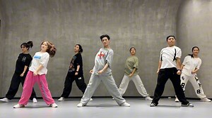 零基础同学可以先从四肢的基础框架、从基础律动、身体前后左右的位移开始训练，协调性、律动感，一点一点积累 一点一点进步#cc编舞 #基本功组合#hiphop基础