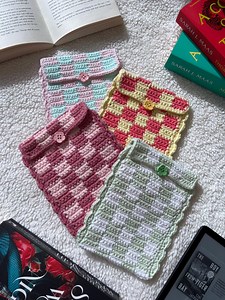 Checkered Crochet 11th Generation Kindle Sleeve | Crochet Kobo E-reader, Kindle or Tablet Cover | Book Lover Gift - Etsy UK