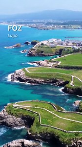 🌊 ¿Te apetece un baño en pleno Mar Cantábrico? Lo encontrás en A Mariña Lucense. Desde la Ría de Ribadeo hasta O Vicedo te espera una costa sinuosa y recortada, salpicada de hermosas playas y pueblos marineros. Podrás hacer rutas, disfrutar de la playa y saborear una gastronomía inigualable. ¡Haz click en el enlace y empieza a planificar tu visita! ​ 🌊 Apetéceche un baño en pleno Mar Cantábrico? Encontraralo na Mariña Luguesa. Desde a Ría de Ribadeo ata O Vicedo espérate unha costa sinuosa e r