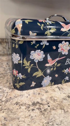 Why is bread always out? #tiktokshopcreatorpicks #breadbox #qvcdeals #kitchenhacks #homedecor