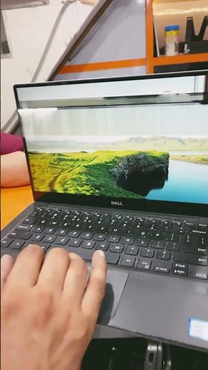 Dell XPS 9360 Screen Cracks & Hinge Issues | Troubleshooting #shorts