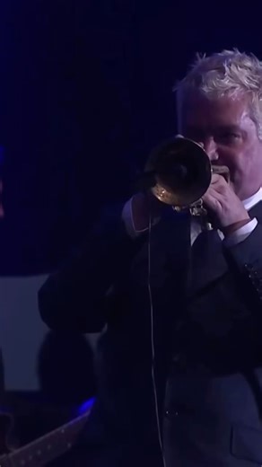 Chris Botti & Sy Smith - The Look Of Love! 🔥🤩🎶 Tag a friend! 💯 @chrisbottimusic @syberspace . Via: Peter Gontha JJF2016 Chris Botti Sting . For more follow @trumpetband 👈🏻 . . #jazz #jazztrumpet #jazzmusic #jazztrumpeter #trumpet #trumpetband #trumpetplayer #musicvideo #cover #guitar #vocal #jazzvocal #vocals #vocalist #drum #jazzmusician #chrisbotti #music #musician #musica #bassplayer #percussion #piano #keyboard | TrumpetBand