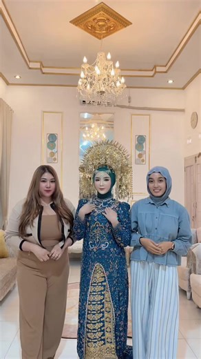 Expert Wedding Makeup Techniques with Coach Dyrinkrs