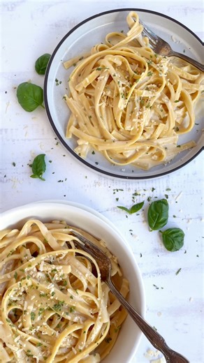 Creamy, dreamy, and totally irresistible — Instant Pot Fettuccini Alfredo is your one-pot shortcut to comfort food heaven. Recipe link in the comment #FettucciniAlfredo #InstantPot #PastaLovers #comfortfoodrecipes | Piping Pot Curry