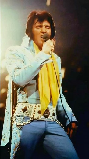 Elvis Presley’s Iconic Powder Blue Jumpsuit 👑✨