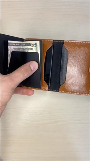 A minimalist wallet with built-in tracking.
