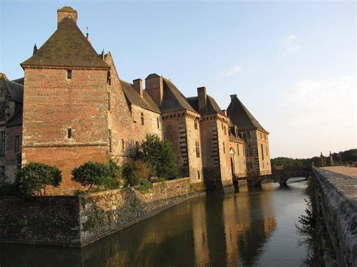 Au château de Carrouges, le photographe Dimitri de Larocque Latour partage son univers « fantastique »