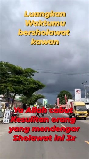 Luangkan waktumu bersholawat kawan.Ya Allah cabut Kesulitan orang yang mendengarSholawat ini 3x