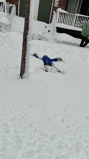making snow angel ❄️☃️in a snowy weather