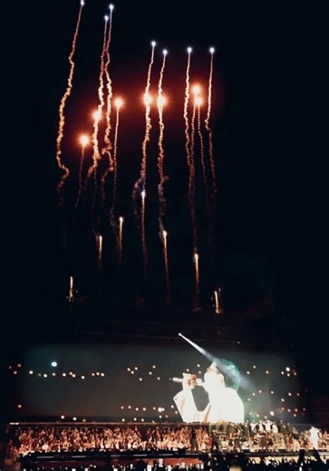 Canción exclusiva Bad Bunny Primera fecha en Medellín, obvio yo también quería No Me Quiero Casar 😏👑#cancionexcusiva #medellin #badbunny #NoMeQuieroCasar