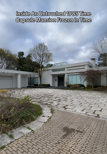 1985 Time Capsule Mansion: Inside an Untouched Abandoned House