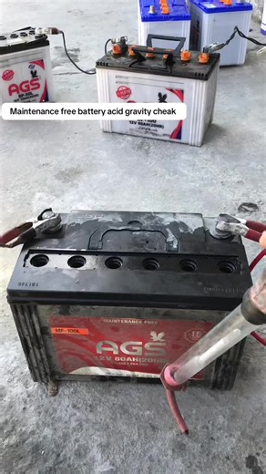 Maintenance free battery acid gravity 🪫🔋 #batterymechanic #repair #batteryworks #batteryacid #smartwork