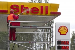 Shell devient numéro 1 de la recharge électrique en Suisse | RTS
