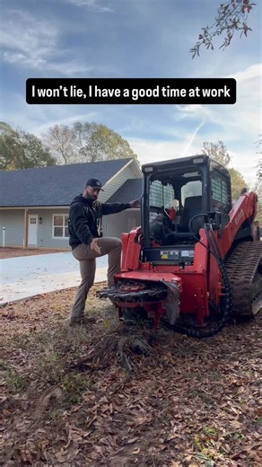 Just out here grinding. #stumpgrinding #landservices #siteprep #texas #texaslandandterrain #kubota #bluecollar #dirtwork @kubotausa @eterra_usa | Texas Land and Terrain