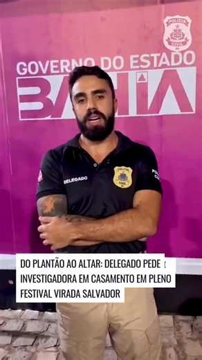 💍O que parecia ser apenas mais um plantão de Réveillon em Salvador acabou se tornando uma data mais que especial para dois policiais civis na noite de quarta-feira (30). Durante o show da virada, na Arena O Canto da Cidade, na Boca do Rio, o delegado Domingos Terzini decidiu pedir uma investigadora em casamento, emocionando colegas e outras pessoas que presenciaram a cena. Em um vídeo compartilhado nas redes sociais, o delegado revelou que a convivência entre os dois começou no Carnaval de 2025