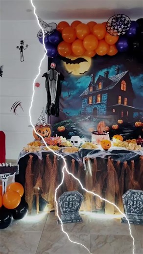 Happy Halloween!! #decoracionhalloween #halloween #decoraciones #terror #piñatasmora