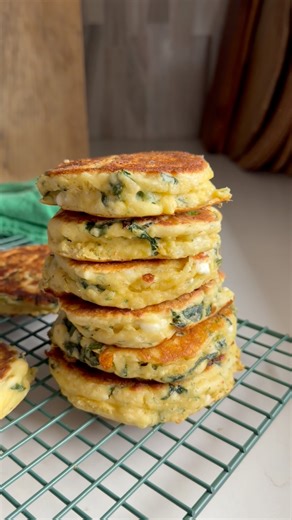 Spinach Feta Pancakes 🇬🇷🥞 https://hungryhappens.net/easy-spinach-feta-pancakes/ ✨✨Comment RECIPE to receive a link 🔗 in your DMs ✨✨✨ | hungry happens